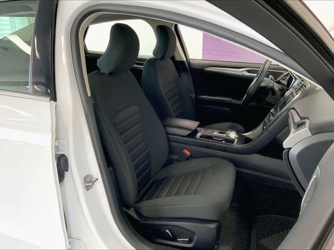 Used 2019 Ford Fusion SE FWD image 12