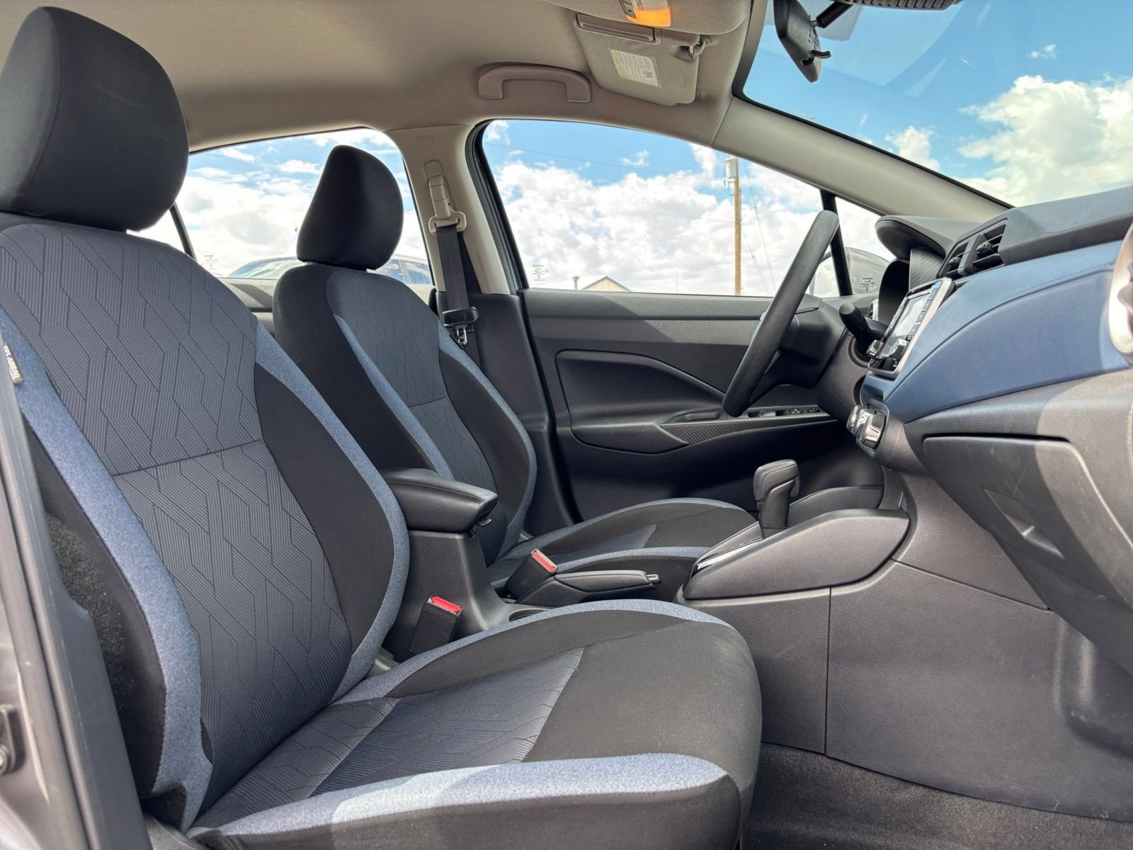 Used 2025 Nissan Versa SV FWD image 33