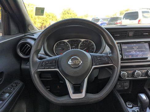 Used 2018 Nissan Kicks S image 12