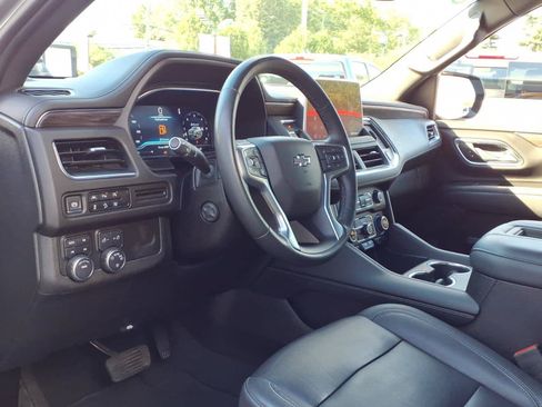 Used 2023 Chevrolet Tahoe Z71 w/ Luxury Package AWD/4WD image 9