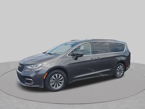 Used 2021 Chrysler Pacifica Touring-L FWD image 4