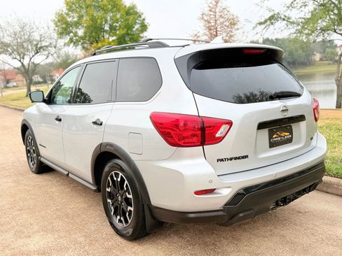 Used 2019 Nissan Pathfinder SL image 6