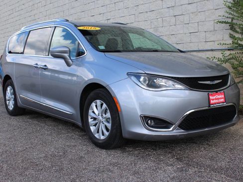 Used 2018 Chrysler Pacifica Touring-L Plus image 4