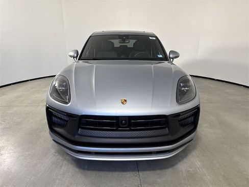 Certified 2025 Porsche Macan GTS image 10
