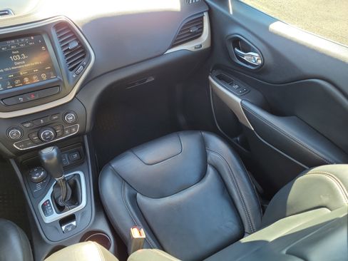 Used 2018 Jeep Cherokee Limited image 16