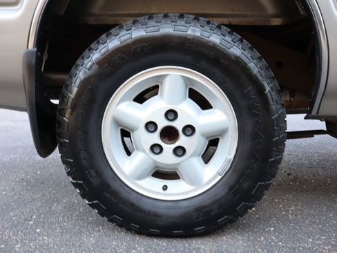 Used 2001 Chevrolet S10 Pickup LS w/ Preferred Equipment Group image 34