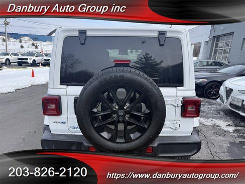 Used 2024 Jeep Wrangler Unlimited Sahara image 5