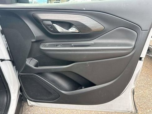 Used 2022 GMC Terrain SLE w/ Elevation Edition image 17