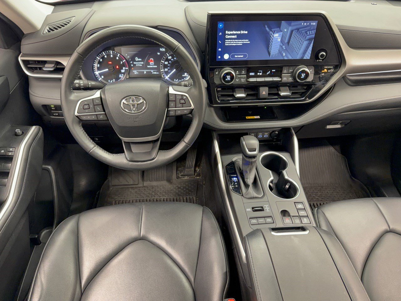 Used 2023 Toyota Highlander XLE AWD/4WD image 17