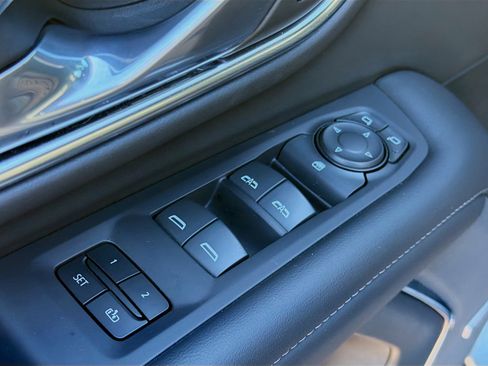 Used 2024 Chevrolet Tahoe Z71 image 24