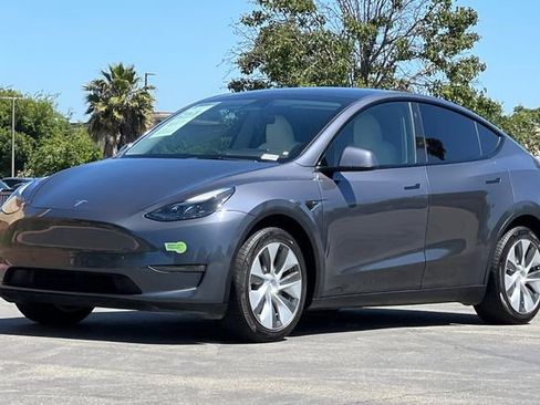 Used 2023 Tesla Model Y Long Range AWD/4WD image 9