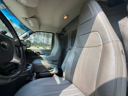 Used 2016 Chevrolet Express 2500 RWD image 14