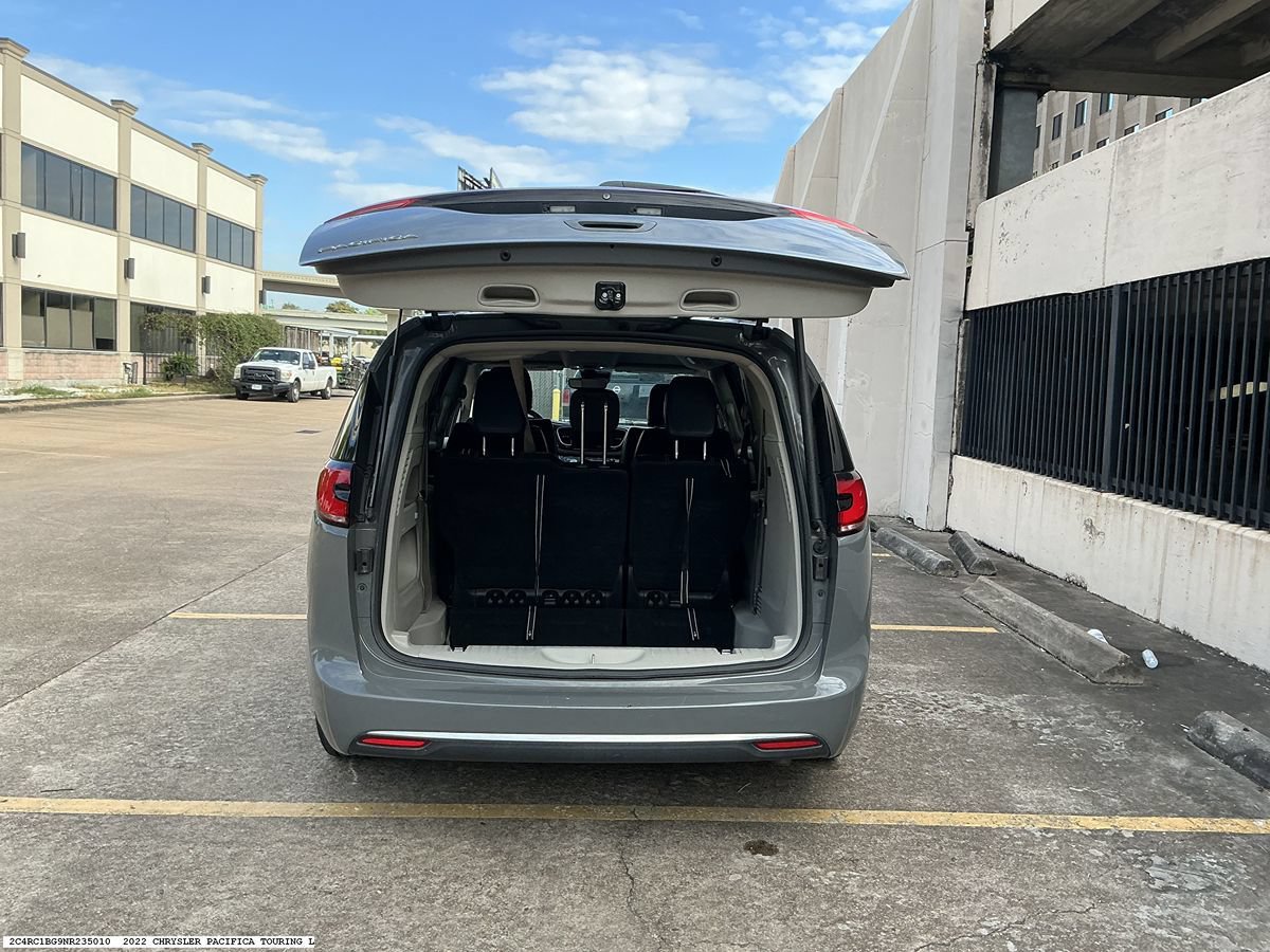 Used 2022 Chrysler Pacifica Touring-L FWD image 10