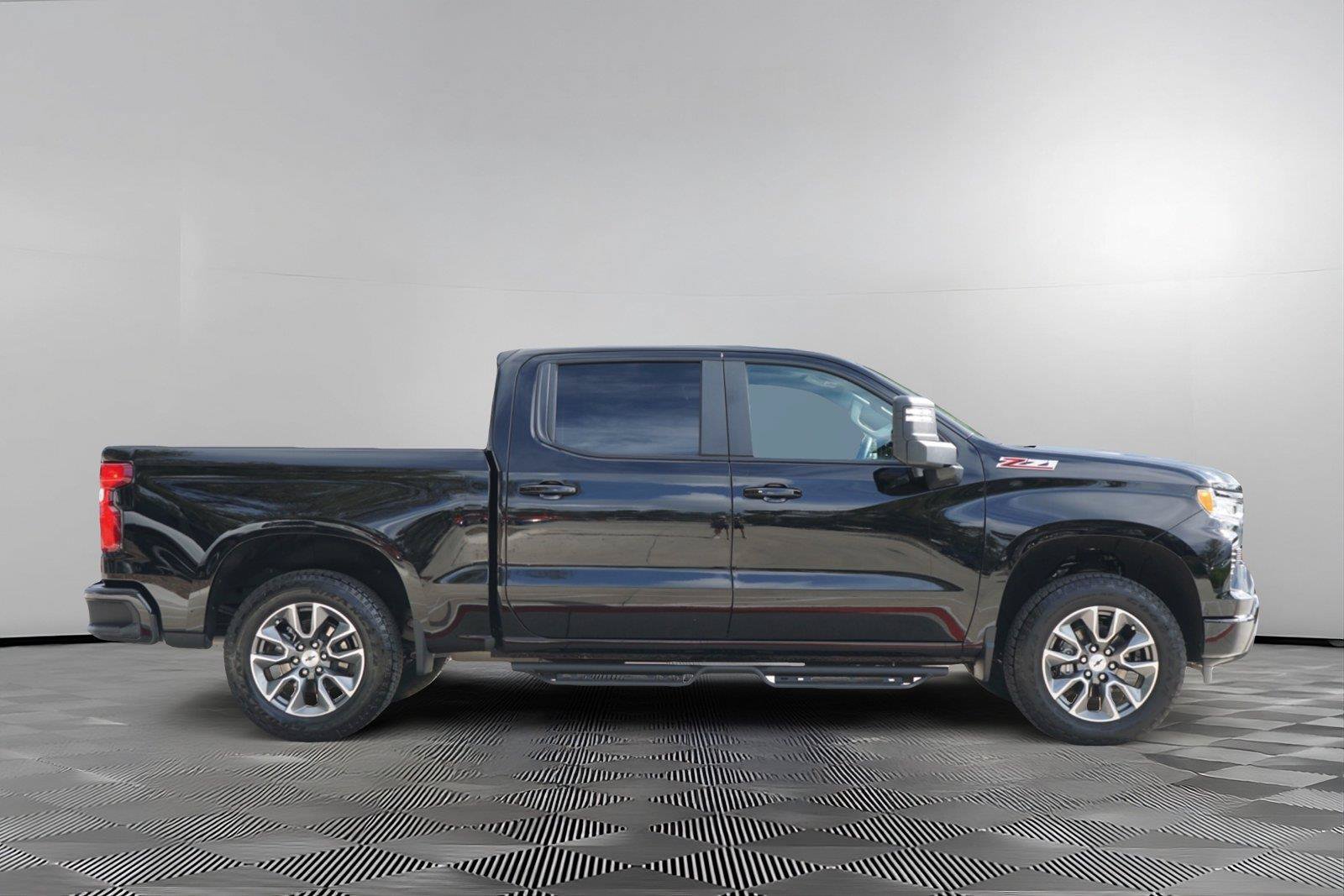 Used 2025 Chevrolet Silverado 1500 RST AWD/4WD image 4