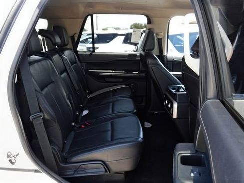 Used 2024 Ford Expedition XLT AWD/4WD image 4