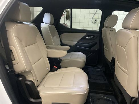 Used 2023 Chevrolet Traverse Premier image 22