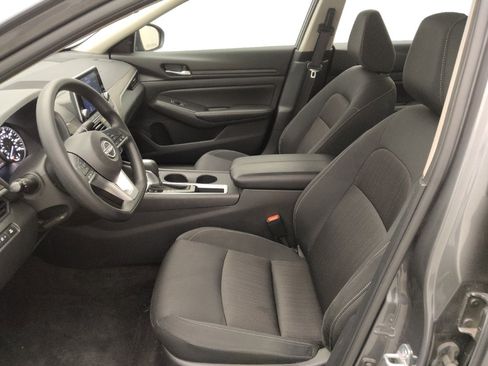 Used 2025 Nissan Altima 2.5 SV FWD image 17