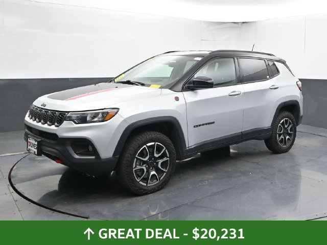 Used 2025 Jeep Compass Trailhawk AWD/4WD image 8