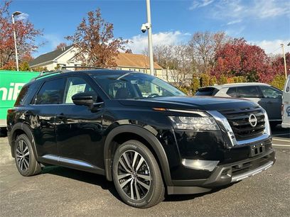New 2025 Nissan Pathfinder Platinum w/ Cargo Package