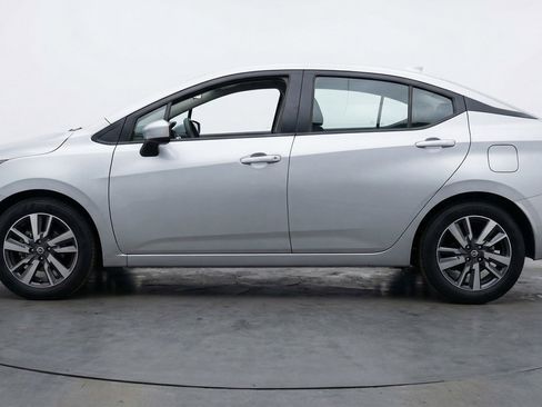 Used 2025 Nissan Versa SV image 5