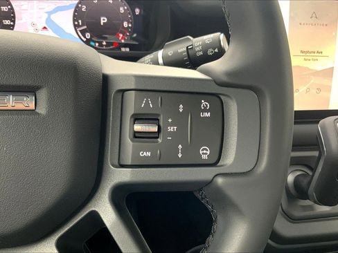 Used 2025 Land Rover Defender 110 X-Dynamic SE image 24