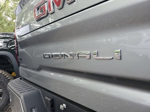 Used 2025 GMC Sierra 2500 Denali w/ Denali Reserve Package AWD/4WD image 8