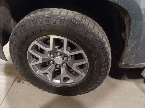 Used 2022 GMC Canyon AT4 image 3