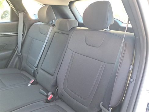 Used 2024 Hyundai Tucson SE image 12