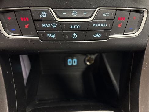 Used 2020 Ford Fusion SEL image 31