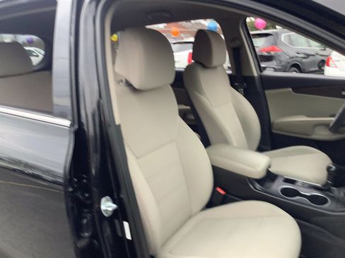 Used 2017 Kia Sorento AWD image 16