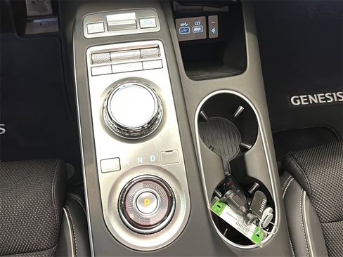 Certified 2025 Genesis GV70 3.5T Sport image 30