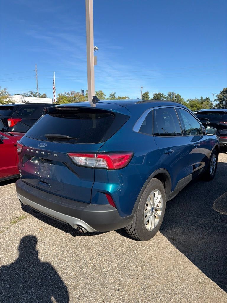 Used 2020 Ford Escape SE FWD image 4