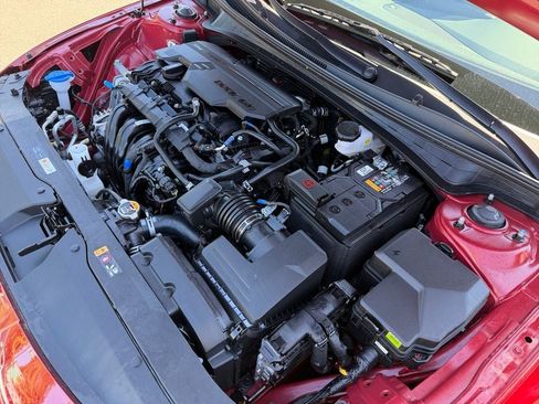 Used 2025 Hyundai Elantra SE FWD image 30