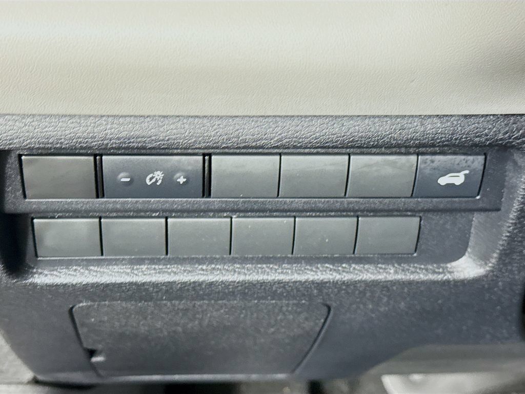 Used 2023 Mitsubishi Outlander SEL AWD/4WD image 19