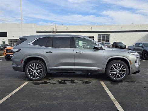 New 2026 Buick Enclave Avenir w/ Super Cruise Package image 9