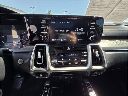 Used 2021 Kia Sorento S w/ Panoramic Sunroof Package FWD image 17