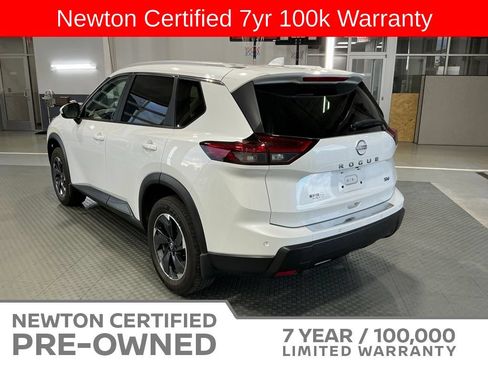 Used 2024 Nissan Rogue SV w/ SV Premium Package FWD image 4