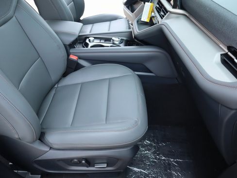 New 2025 Ford Explorer Active w/ Active Comfort Package image 17