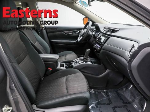 Used 2020 Nissan Rogue SV w/ Premium Package image 27