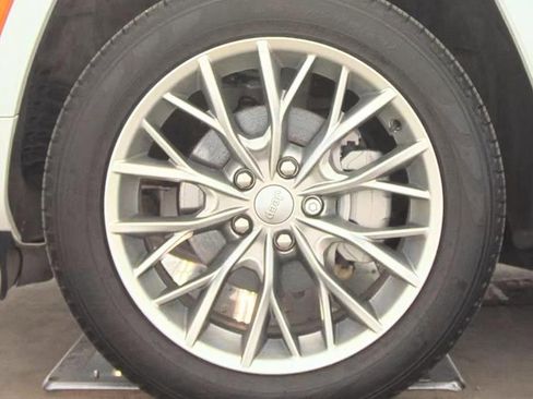 Used 2023 Jeep Grand Cherokee Summit AWD/4WD image 11