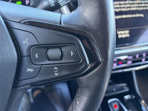 Used 2022 Chevrolet Bolt EUV LT w/ Comfort Package image 29