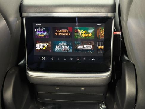 Used 2022 Tesla Model X image 34