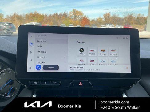 Used 2023 Toyota Venza XLE image 22