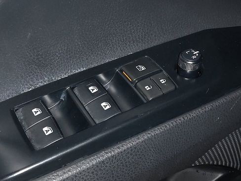 Used 2019 Toyota Camry LE FWD image 27