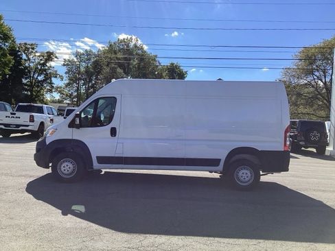 New 2025 RAM ProMaster 2500 w/ Convenience Group image 4