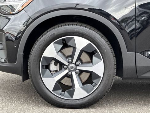 Used 2025 Volvo XC40 B5 Plus w/ Protection Package Premier image 32