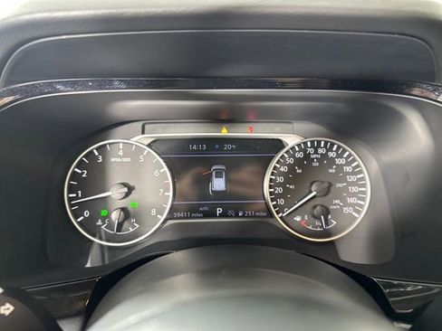 Used 2024 Nissan Pathfinder SV image 17