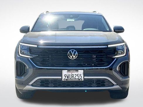 Used 2026 Volkswagen Atlas Cross Sport SE w/ Panoramic Sunroof Package FWD image 2