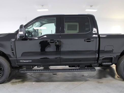 New 2026 Ford F250 Lariat w/ Black Appearance Package image 5
