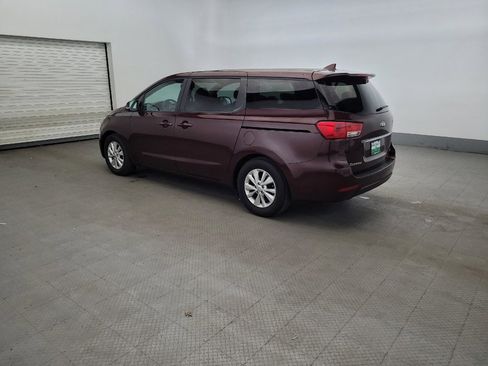 Used 2018 Kia Sedona LX FWD image 3